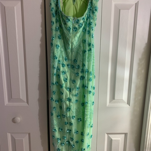 A beautiful green and blue dress - Picture 2 of 2